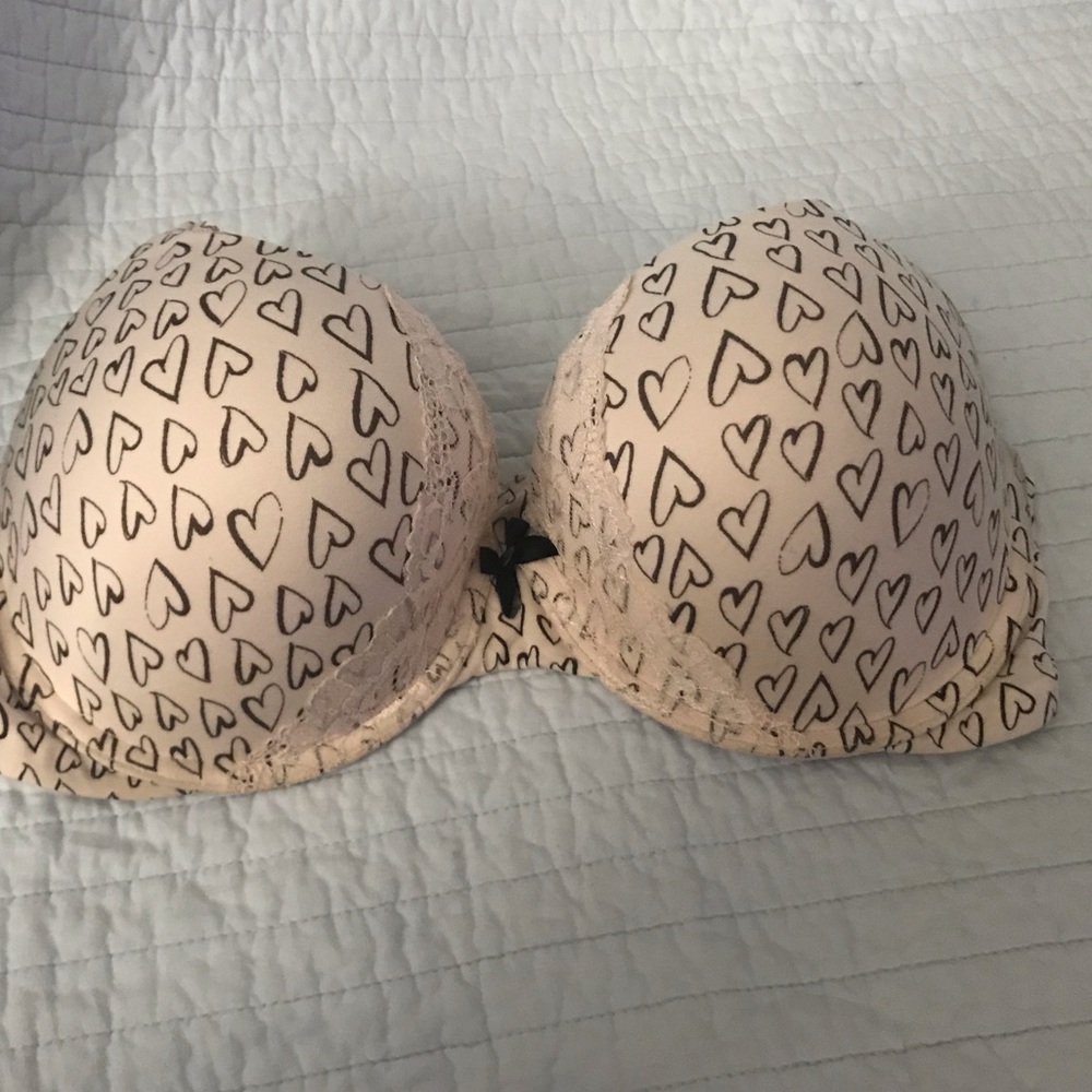 (Body) Victoria’s Secret bra 38D